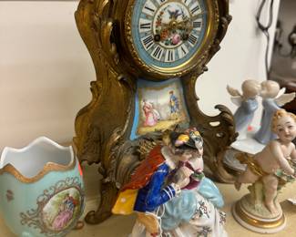 Porcelain figurines. 