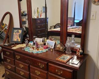 9 Drawer Dresser w/ Mirror