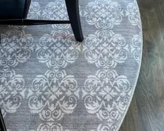 8' diameter gray/ivory rug 
