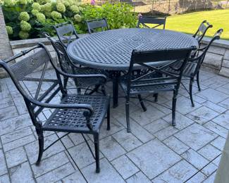 Frontgate patio table 78" x 102" and (8) chairs; includes cushions 