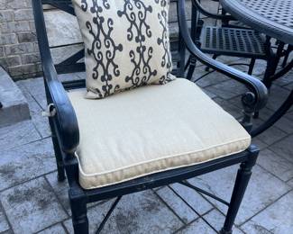 Frontgate patio table 78" x 102" and (8) chairs; includes cushions 