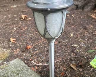 Solar walkway lights