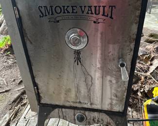 Smokevault smoker