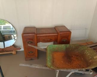 This is a 2nd antique vanity and of course a wheel barrow 😄