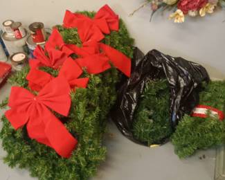 Several wreaths for your windows