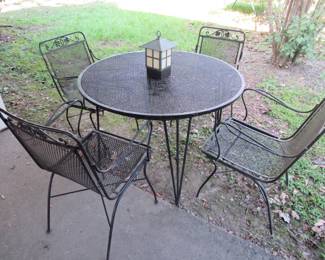 Salterini round table
