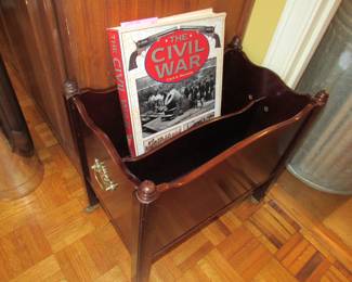 Bombay magazine box