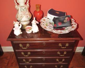 Virginia galleries night stand