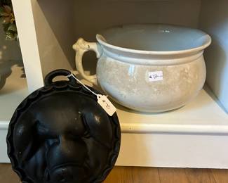 Cast Iron Pot - Face of a Pig!!