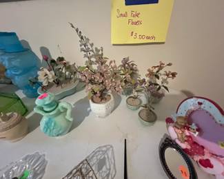 Small fake flower arraignments