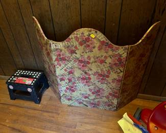 Solid Fireplace screen and folding stool
