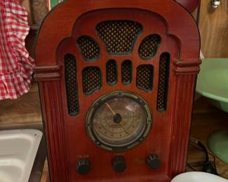 Table top vintage looking radio