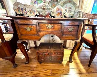 Early 19th Century petite desk
