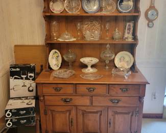 Yound Republic Hard Rock Maple Hutch