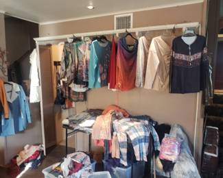 Women's Clothing (Med-Lrg)