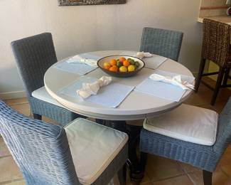 6 Wicker chairs and round table 