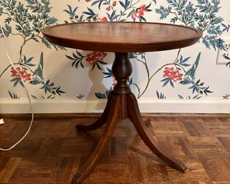 classic style round table