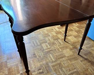 Console table folds out 