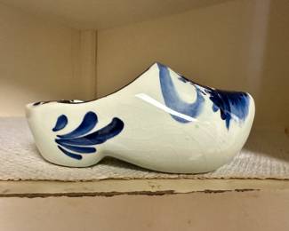 blue porcelain dutch shoe ashtray