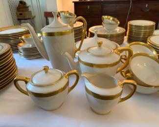Lenox "Lowell" china service for 12 plus tea & coffee set grave & vegetable tureen approx. 107 pieces