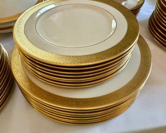 Lenox "Westchester" dinnerware 8 dinner plates, 8 salad plates, 7 cups & saucers