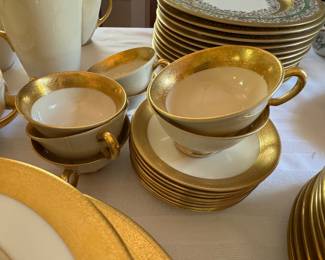 Lenox "Westchester" dinnerware 8 dinner plates, 8 salad plates, 7 cups & saucers