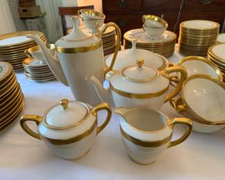 Lenox "Lowell" china service for 12 plus tea & coffee set grave & vegetable tureen approx. 107 pieces