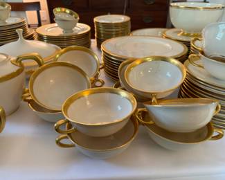 Lenox "Westchester" dinnerware 8 dinner plates, 8 salad plates, 7 cups & saucers