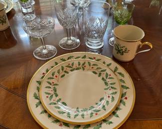 Lenox Ivy & Berry - set of 14 