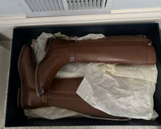 Boots new in box  8.5