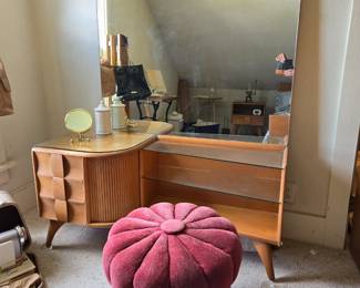 Heywood Wakefield vanity and stool plus the rest of the bedroom set