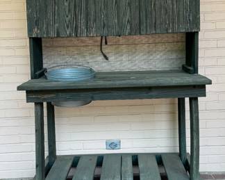 Primitive potting cabinet