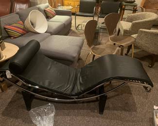 L4 palazetti feet Corbusier lounger
$295
313-468-5112