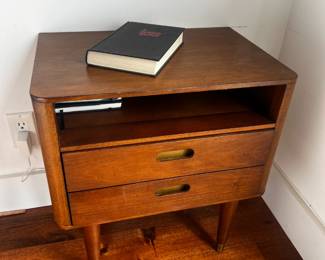 mid-century modern bedside tables (pair of identical items) for sale. 