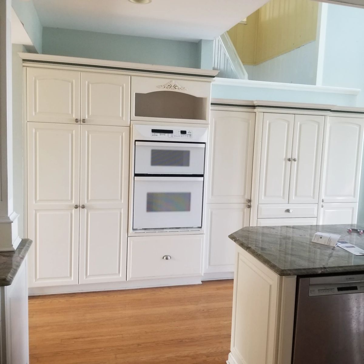 Custom kitchen cabinetry - extensive amount of uppers, lowers and pantrys