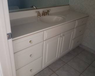 Bath vanity