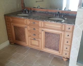 Double bath vanity