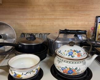 Enamelware Pot & Kettle