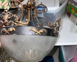 Nice-looking demure, Chandelier