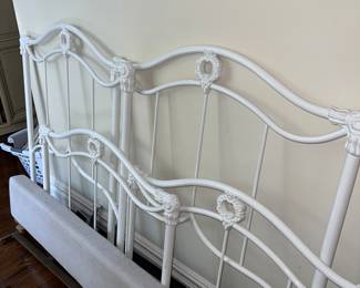 Pair of single beds - great for the guestroom