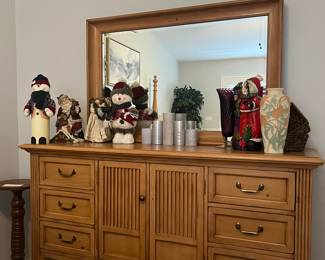 Queen bedroom set matching dresser 