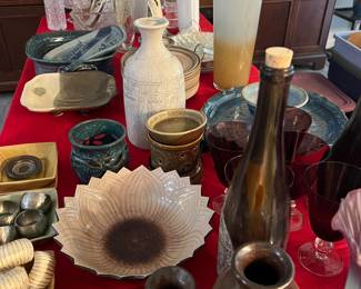 Assorted decorative pottery and glassware 