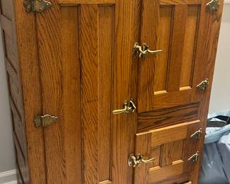 1900’s wooden ice chest fridge 