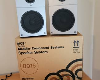 Mcs 8018 bookshelf speakers. Excellent condition!