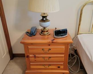 Two matching Broyhill Bedside tables available as well. Excellent condition!