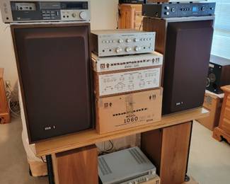 Marantz 1060 Stereo Console Integrated Amplifier Works Perfect, hooked up for testing. Has been stored in the original boxes. Excellent condition!!