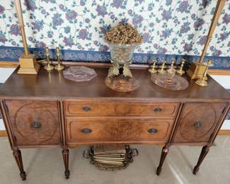 Mahogany side board, buffet table. Excellent condition!!