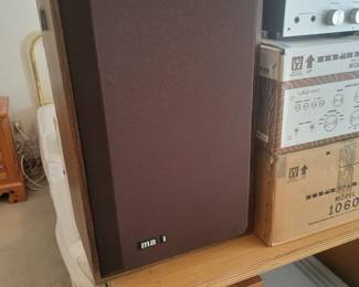  Pair of Vintage Micro Acoustics (MA) FRM-1 Speakers. 5 way tweeters. Excellent condition! 