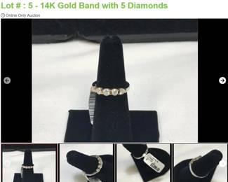 Lot # : 5 - 14K Gold Band with 5 Diamonds
total of 1CTW of diamonds rated with H-I color and 11-12 clarity and 3.0 grams of 14k gold. Ring appears to be never worn and still has tags.
