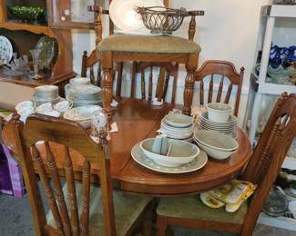 Dining set with 2  leaves and 6 chairs 